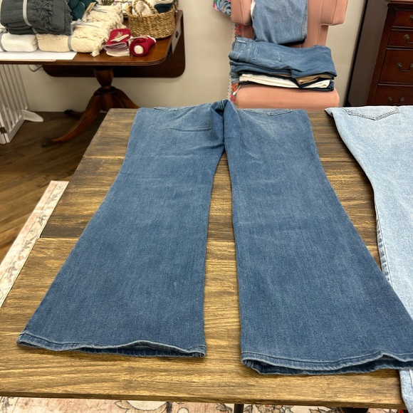 Size 12 Jeans 3 Pairs together . Old Navy(2) Wonderly(1) BGUC - Picture 13 of 13
